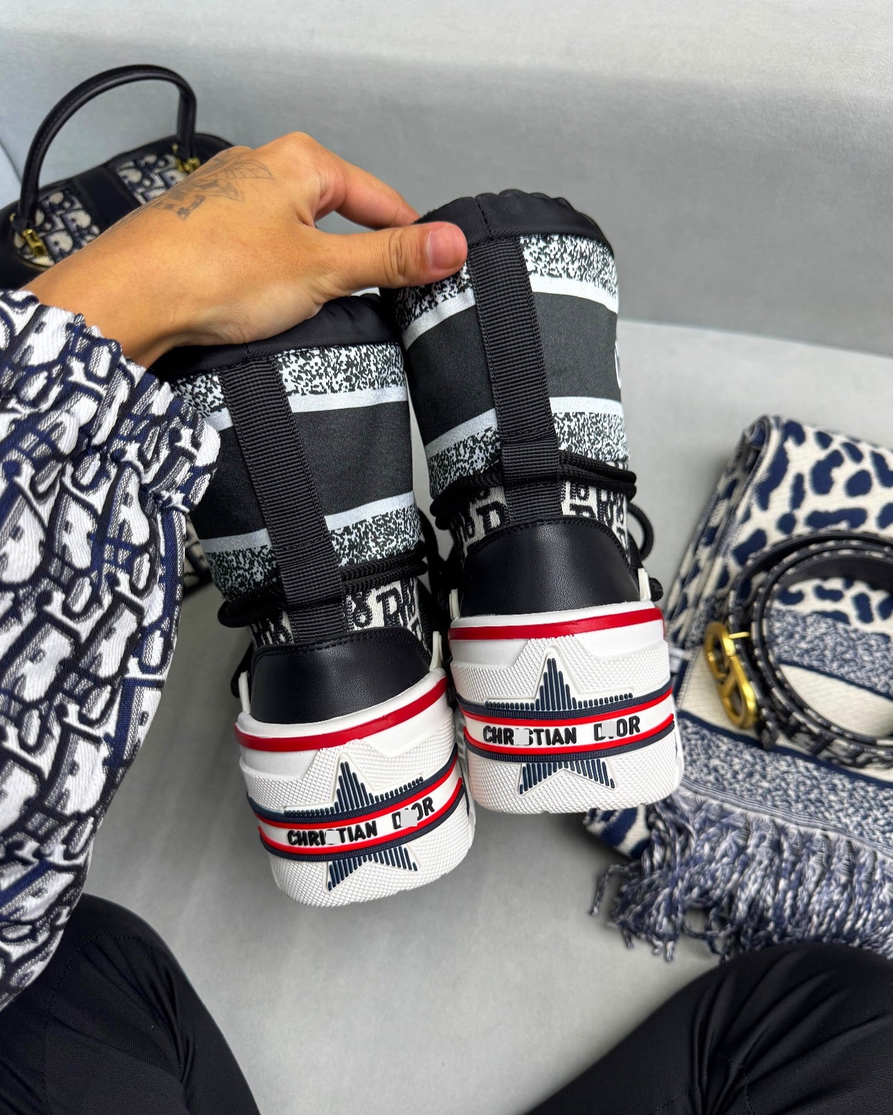 Black and white retro plush cotton boots