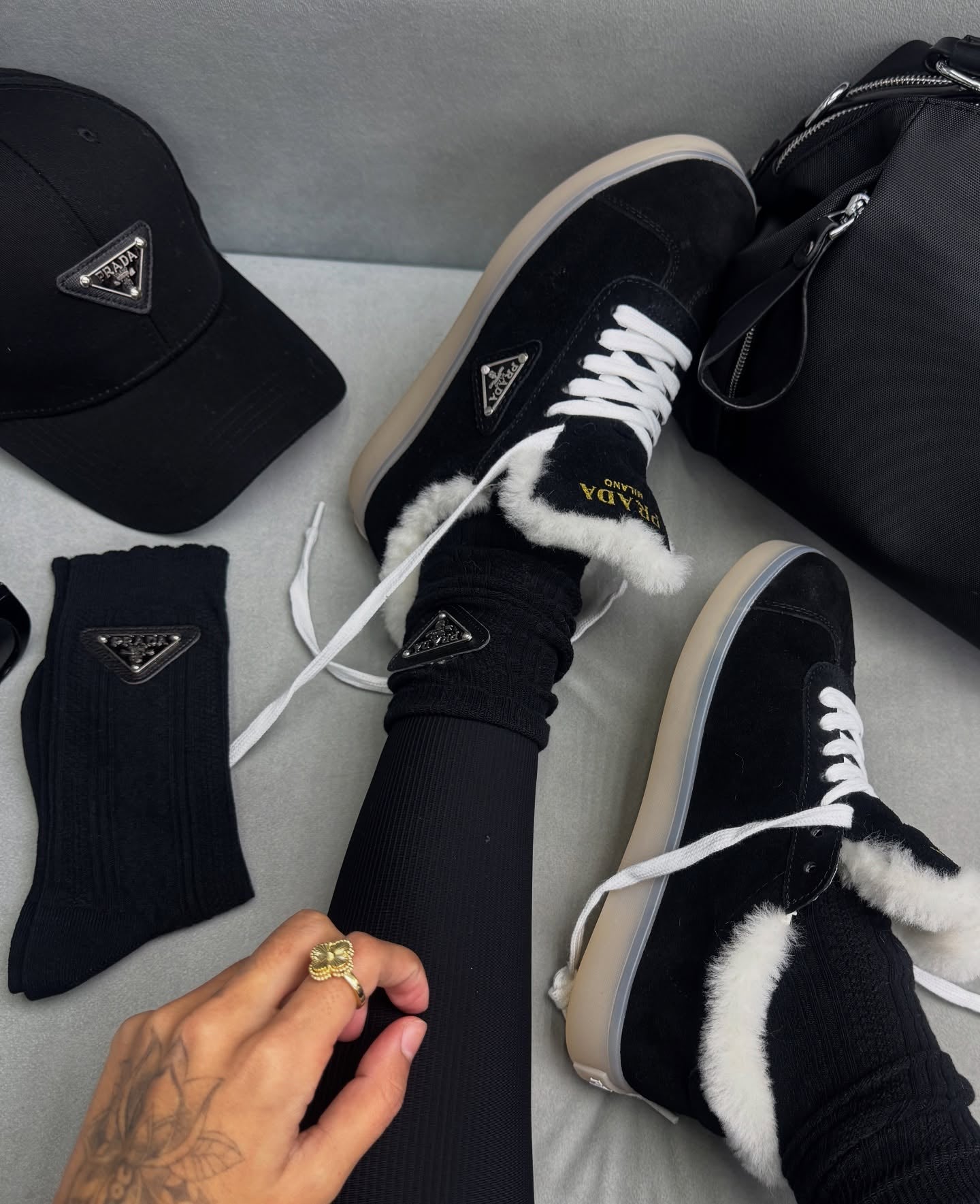 White velvet blackboard shoes