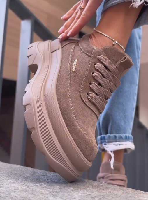Brown suede and fleece sneakers