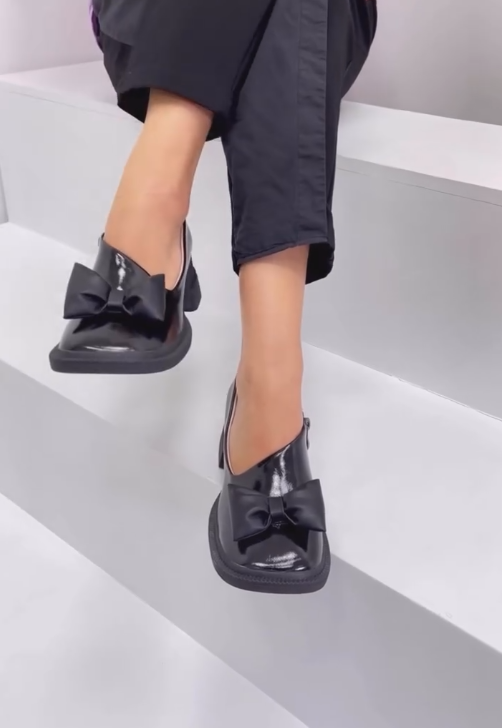 Bow leather shoes