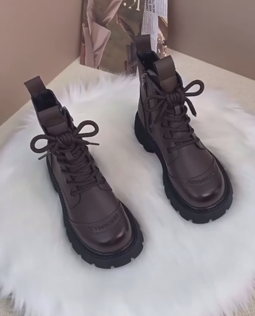 Black thick knot zipper short leather boots