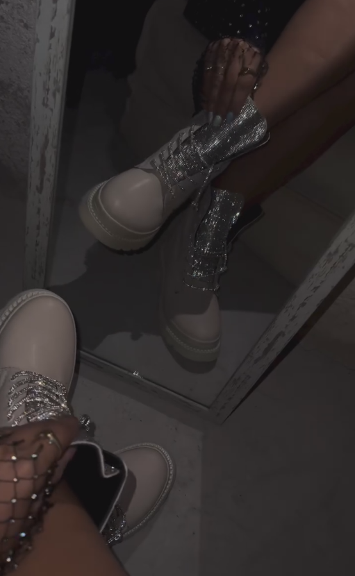 Silver duckbill milk white sequined shoes