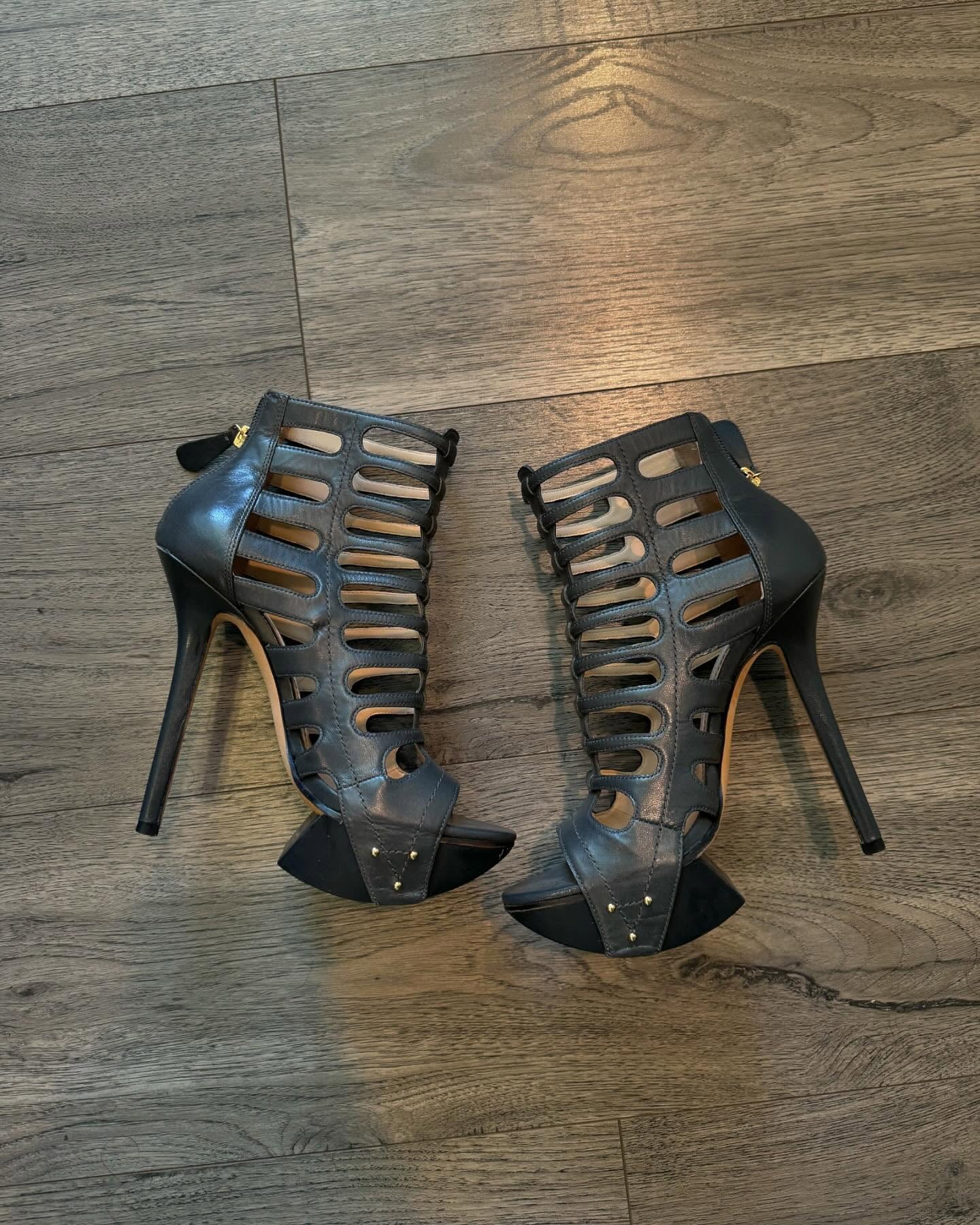 Dark gray hollow high heels