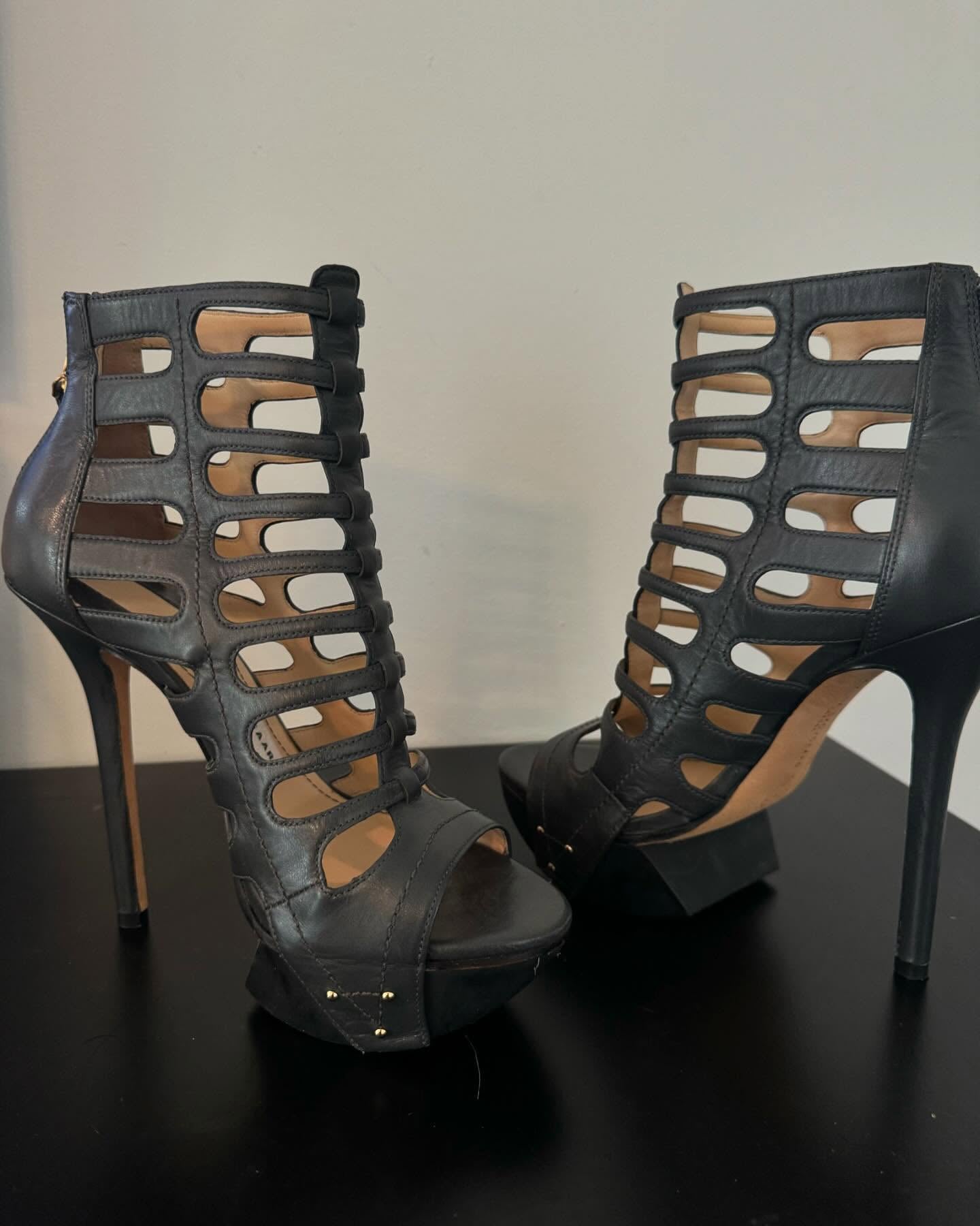 Dark gray hollow high heels