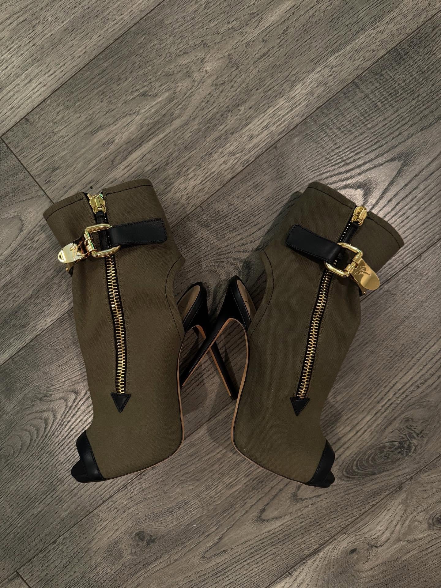 Army green and gold zipper hollow ankle boots