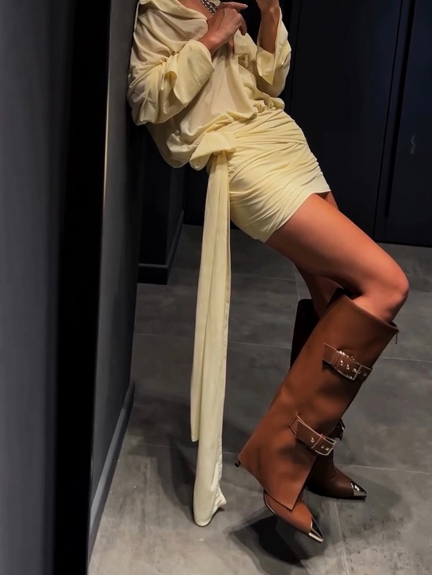 Metal buckle zipper high boots