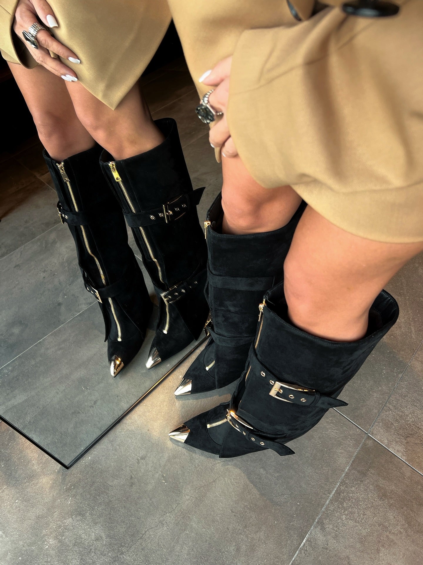 Metal buckle zipper high boots