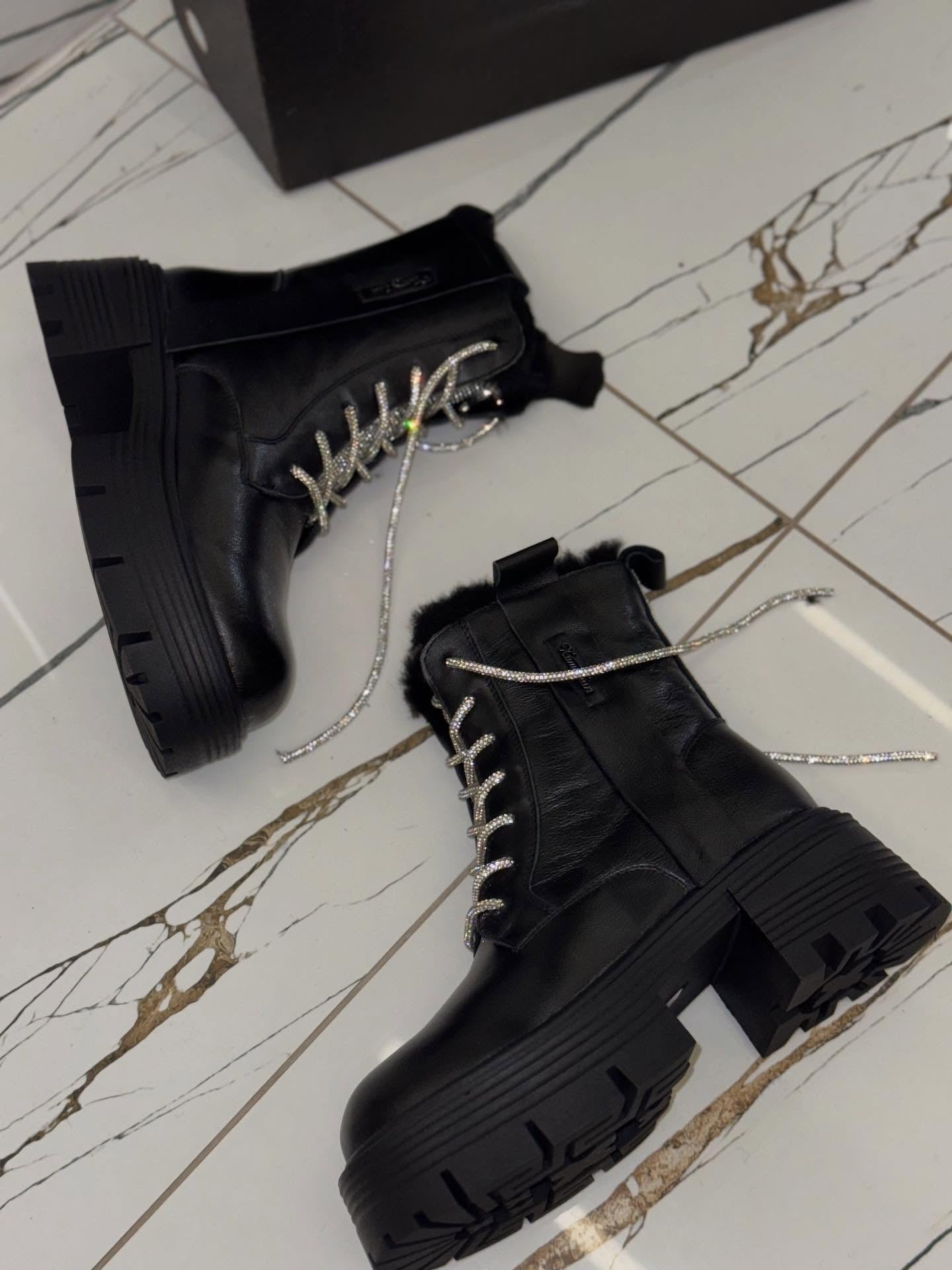 Silver diamond duck tongue plush ankle boots