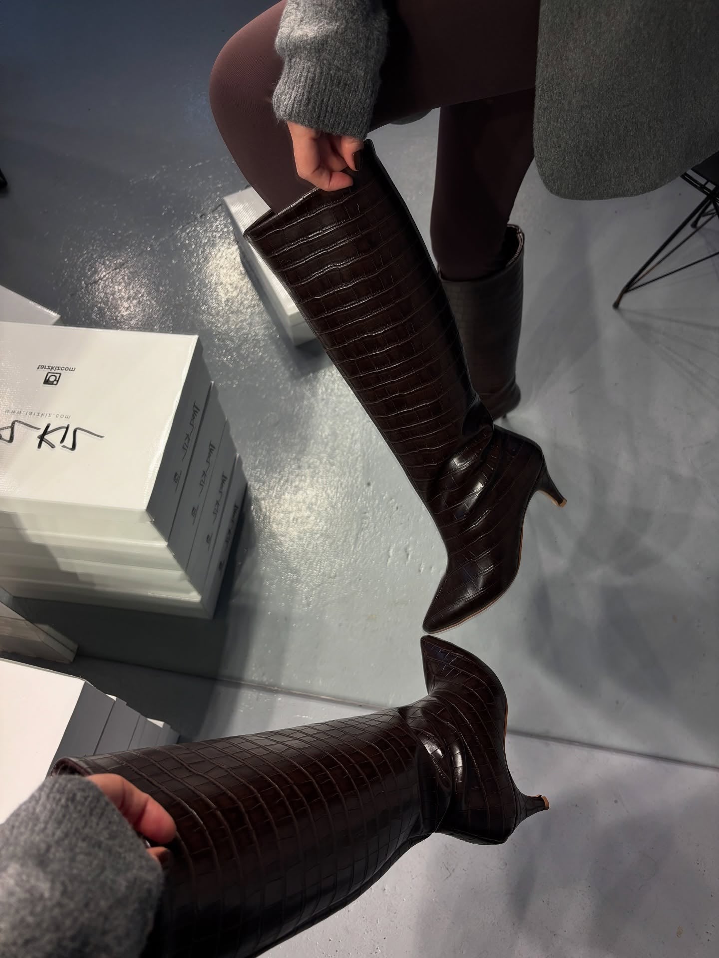 Dark brown striped boots