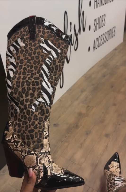 Fashionable colorblock textured low-heeled boots