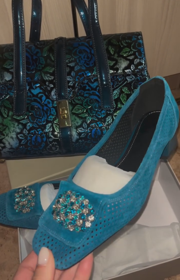 Dark green and blue diamond inlaid flat hollow shoes