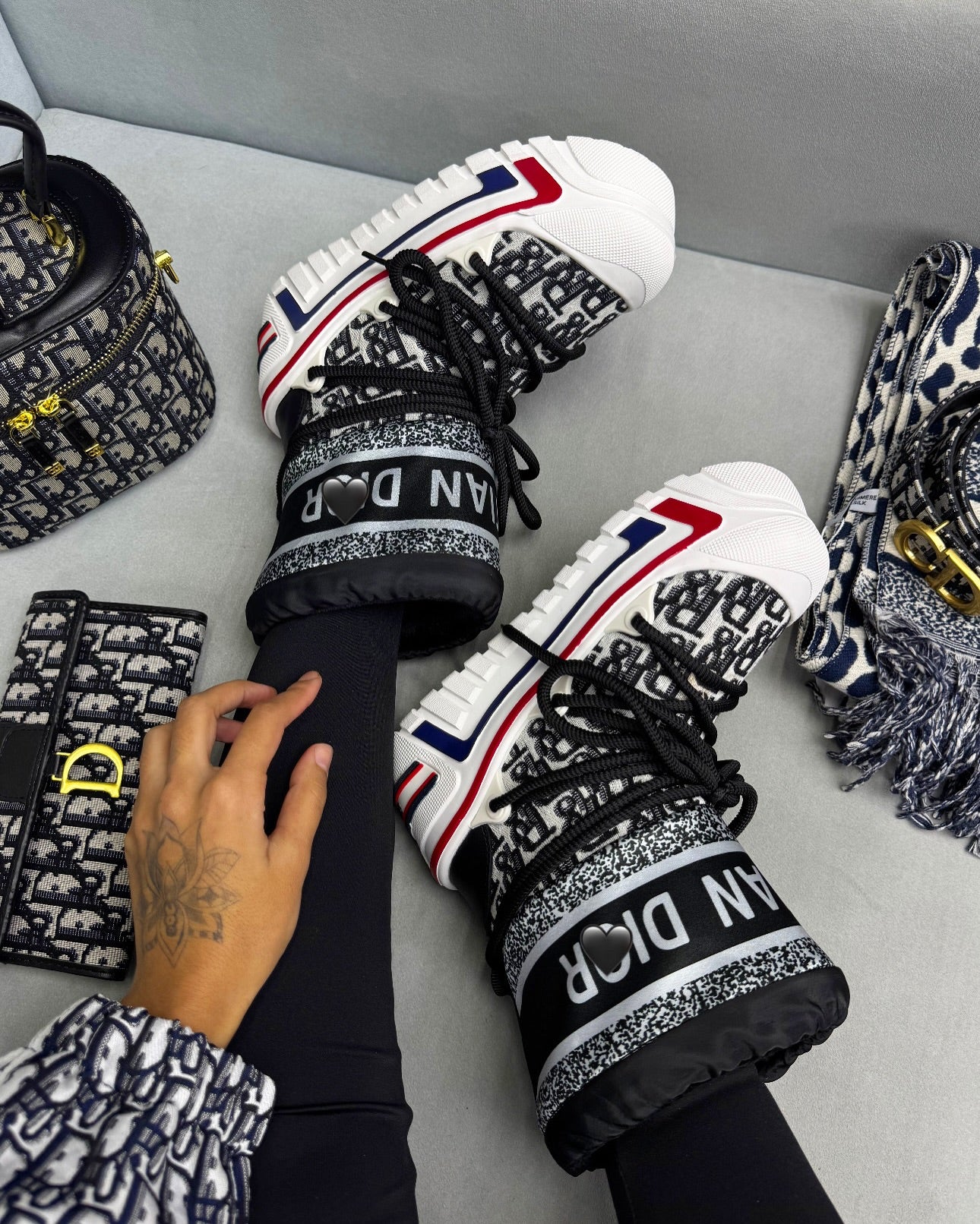 Black and white retro plush cotton boots