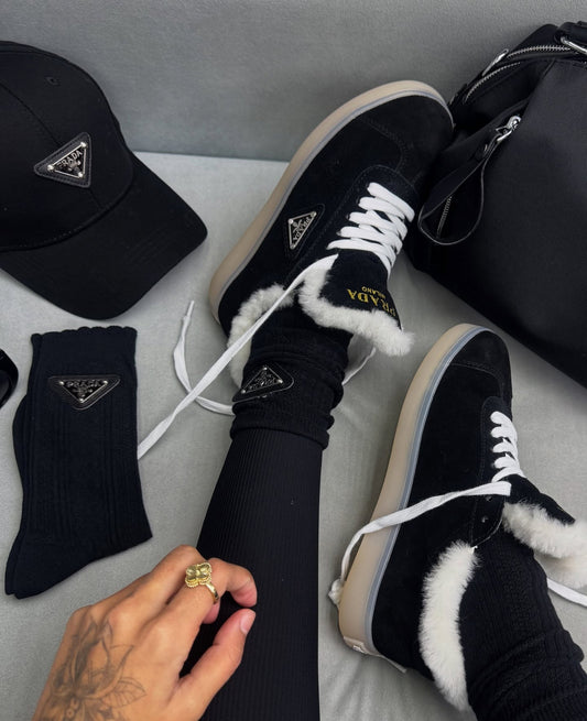 White velvet blackboard shoes