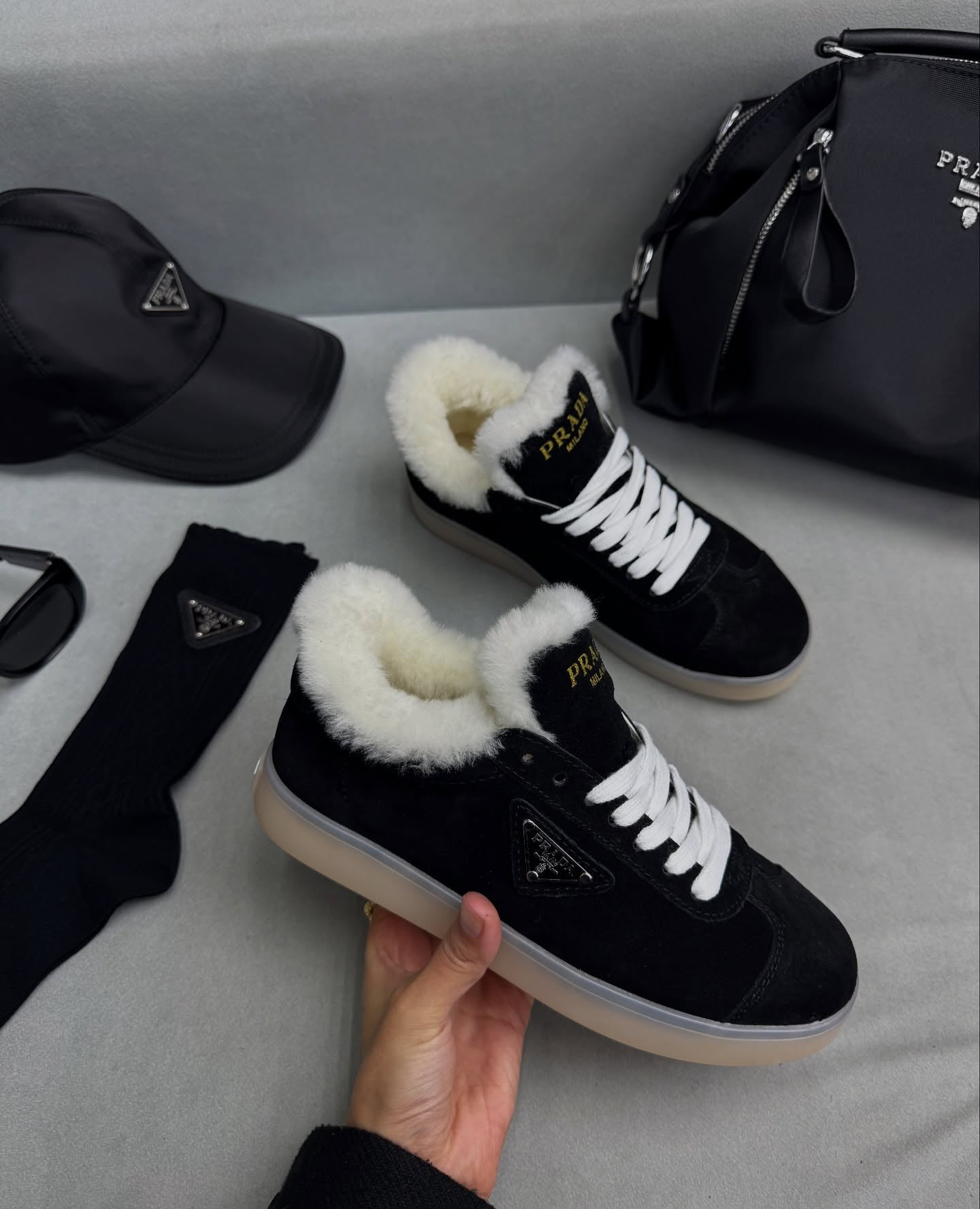 White velvet blackboard shoes