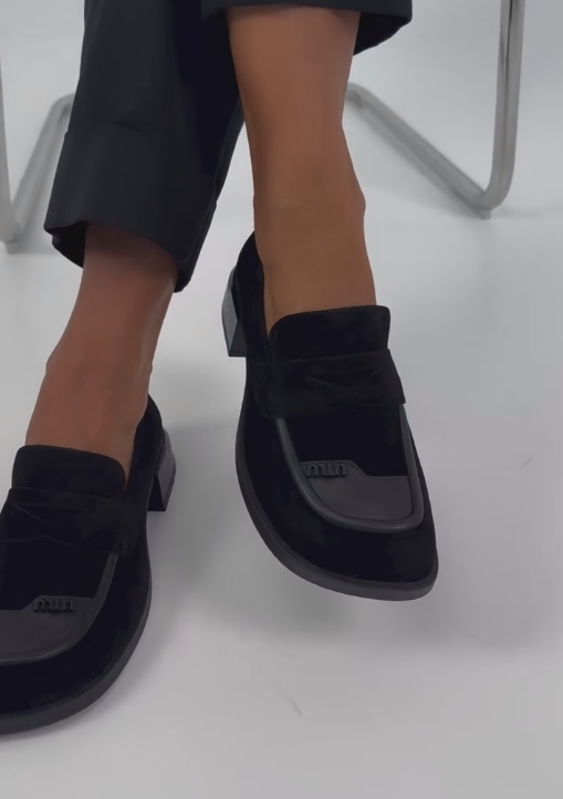 Black velvet elegant loafers