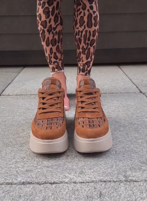 Khaki leather casual shoes