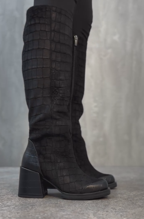 Black textured vintage high boots