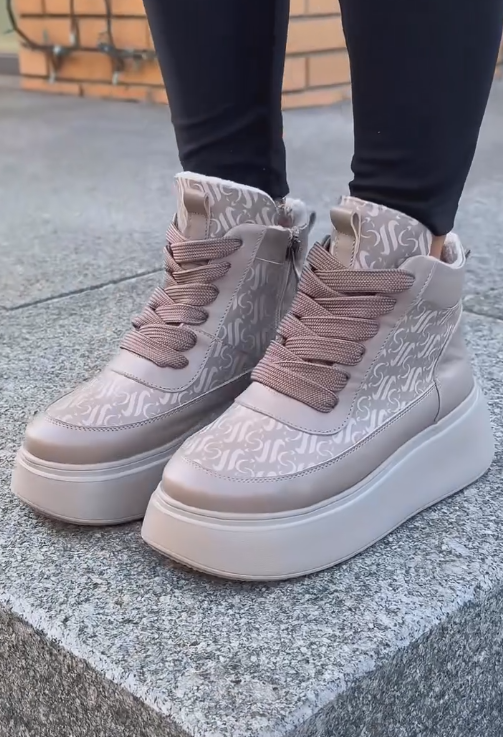 Light pink casual retro sneakers