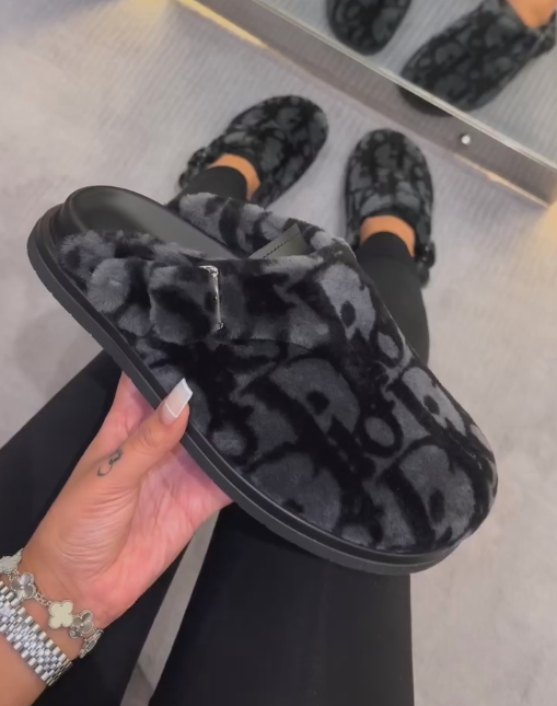 Gray and black plush casual slippers