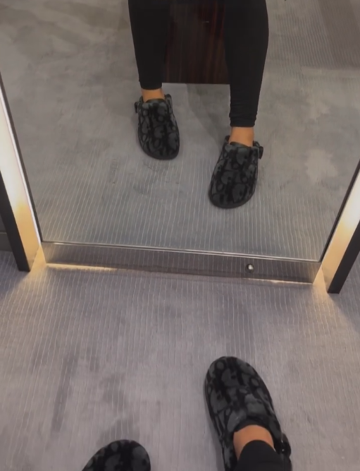 Gray and black plush casual slippers