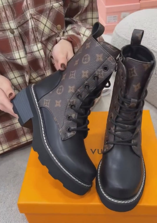 Printed casual black ankle boots