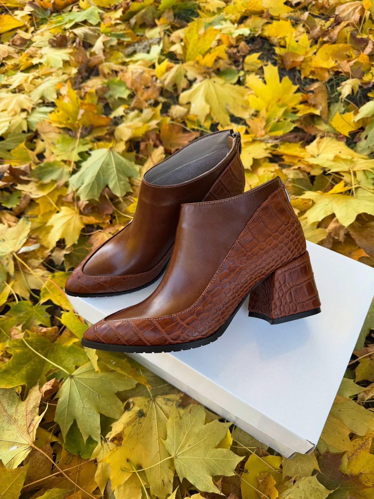 Brown crocodile textured high-end high-heeled boots