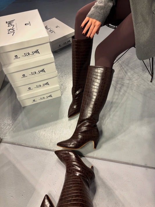 Dark brown striped boots